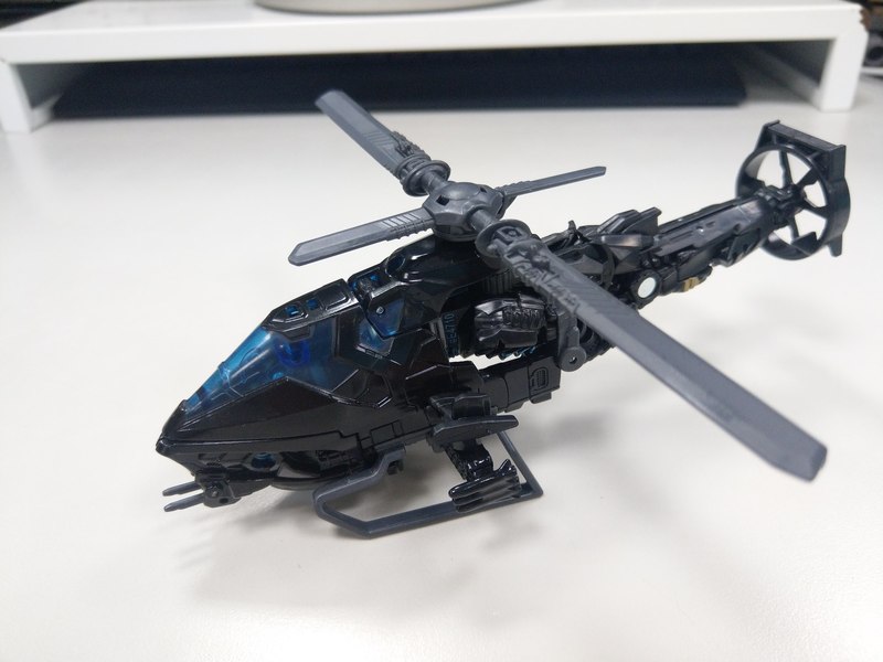 Transformers Studio Series Helicopter Drift In Hand Photos 03 (3 of 26)